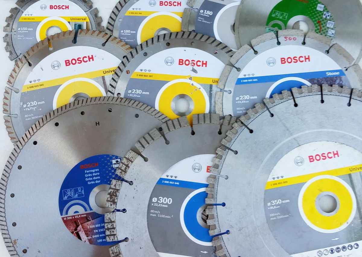Алмазный диск отрезной сегментный 230х22 BOSCH универсальный